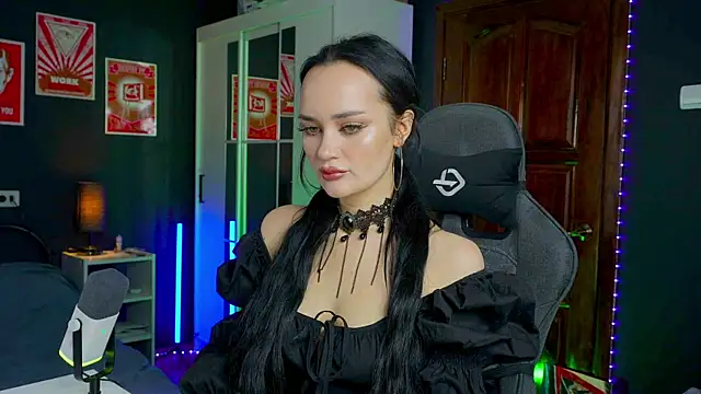 Snapshot of QueenAliss chatting on November 7, 2025, 6:02 am QueenAliss online show from November 7, 2025, 6:02 am