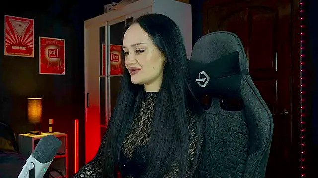 QueenAliss online show from February 14, 2026, 6:21 am