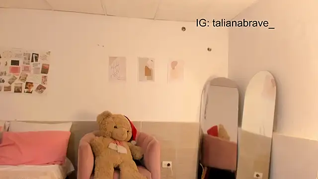 Snapshot of ValienteGirl_ chatting on October 5, 2025, 3:05 am ValienteGirl online show from October 5, 2025, 3:05 am