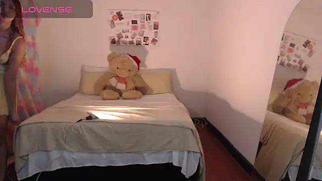 Snapshot of ValienteGirl_ chatting on November 26, 2025, 3:40 am ValienteGirl online show from November 26, 2025, 3:40 am