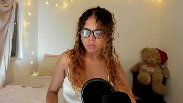 ValienteGirl  online show from May 6, 2026, 5:03 am