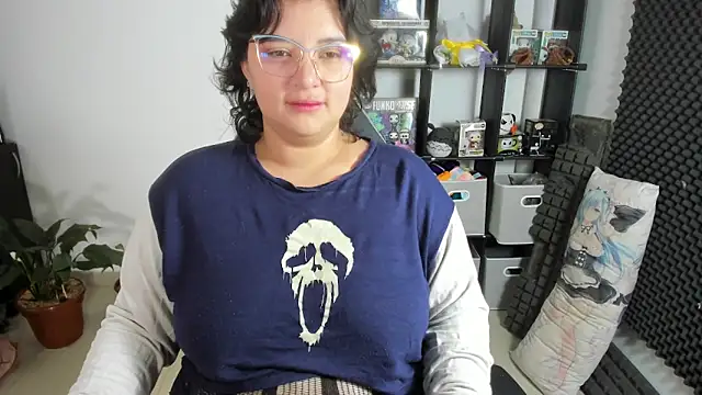 aika-dreams online show from March 6, 2025, 12:41 pm