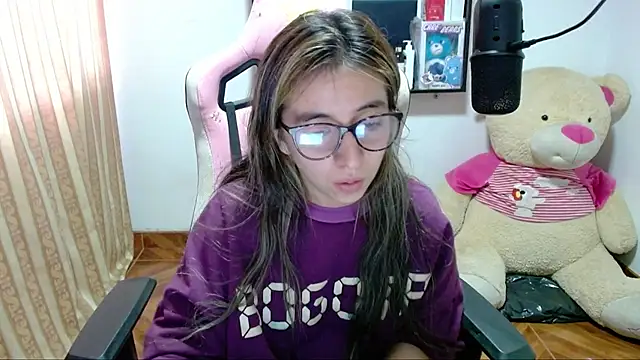 Maggie Fox3 online show from December 7, 2024, 9:55 pm