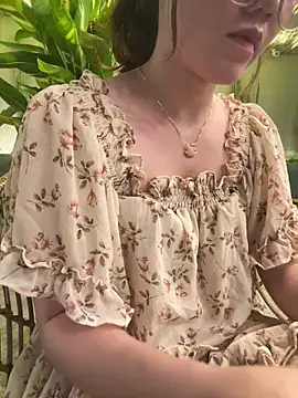 HinaLovely online show from February 1, 2025, 1:20 pm