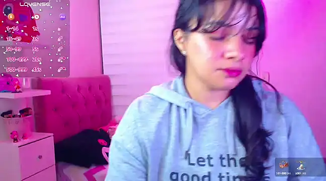 Snapshot of Vannessa__Shy chatting on December 9, 2024, 11:03 pm Vannessa Shy online show from December 9, 2024, 11:03 pm