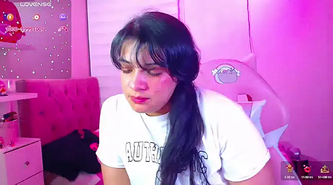 Snapshot of Vannessa__Shy chatting on December 11, 2024, 11:21 pm Vannessa Shy online show from December 11, 2024, 11:21 pm