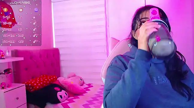 Snapshot of Vannessa__Shy chatting on December 13, 2024, 9:20 pm Vannessa Shy online show from December 13, 2024, 9:20 pm