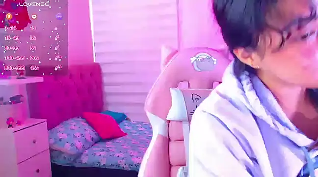 Snapshot of Vannessa__Shy chatting on December 21, 2024, 4:46 pm Vannessa Shy online show from December 21, 2024, 4:46 pm