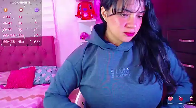 Snapshot of Vannessa__Shy chatting on January 8, 2025, 8:07 pm Vannessa Shy online show from January 8, 2025, 8:07 pm