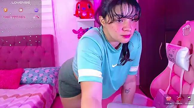 Snapshot of Vannessa__Shy chatting on January 17, 2025, 5:08 pm Vannessa Shy online show from January 17, 2025, 5:08 pm