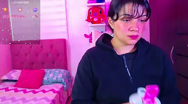 Snapshot of Vannessa__Shy chatting on January 21, 2025, 9:04 pm Vannessa Shy online show from January 21, 2025, 9:04 pm