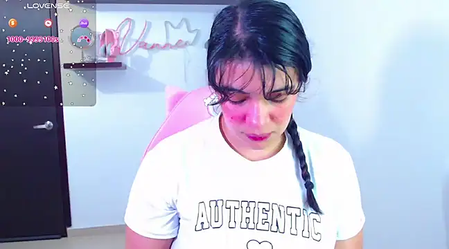 Snapshot of Vannessa__Shy chatting on February 2, 2025, 11:32 pm Vannessa Shy online show from February 2, 2025, 11:32 pm