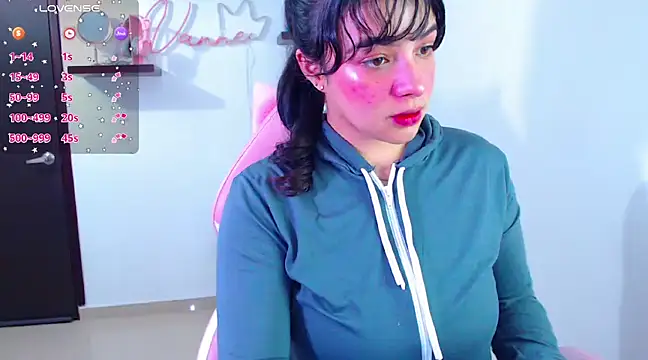 Snapshot of Vannessa__Shy chatting on February 25, 2025, 9:35 pm Vannessa Shy online show from February 25, 2025, 9:35 pm