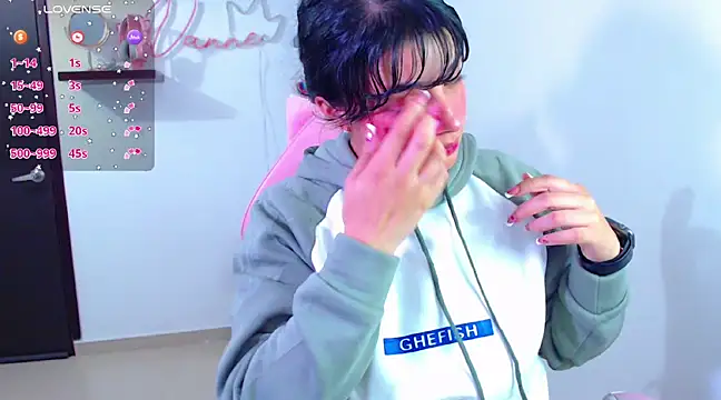 Snapshot of Vannessa__Shy chatting on February 28, 2025, 11:56 pm Vannessa Shy online show from February 28, 2025, 11:56 pm