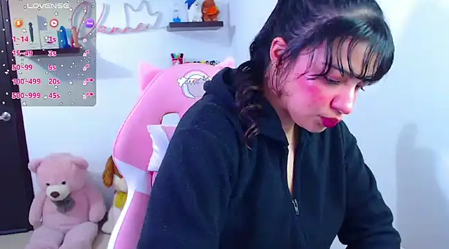 Snapshot of Vannessa__Shy chatting on March 5, 2025, 11:16 pm Vannessa Shy online show from March 5, 2025, 11:16 pm