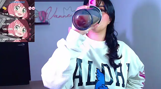 Snapshot of Vannessa__Shy chatting on March 17, 2025, 9:23 pm Vannessa Shy online show from March 17, 2025, 9:23 pm