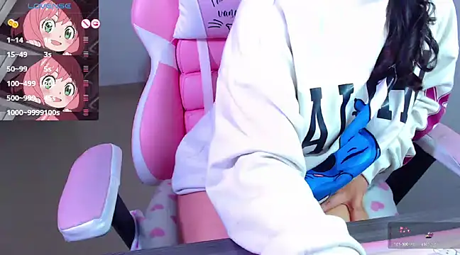 Snapshot of Vannessa__Shy chatting on March 22, 2025, 6:47 pm Vannessa Shy online show from March 22, 2025, 6:47 pm