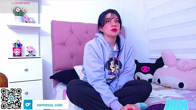 Snapshot of Vannessa__Shy chatting on September 19, 2025, 10:32 pm Vannessa Shy online show from September 19, 2025, 10:32 pm