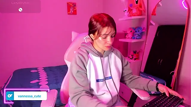 Snapshot of Vannessa__Shy chatting on February 13, 2026, 4:58 pm Vannessa Shy online show from February 13, 2026, 4:58 pm