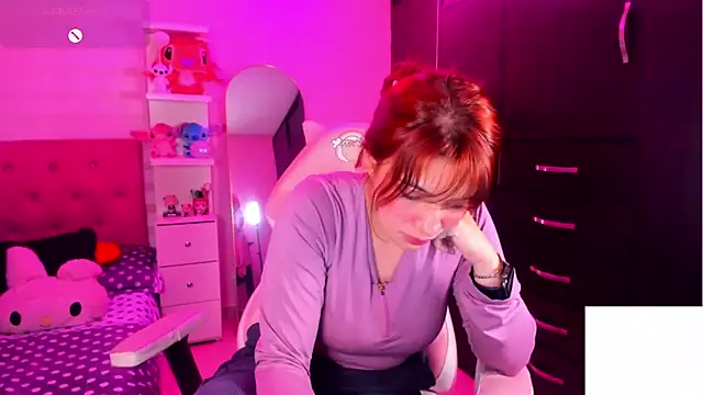 Snapshot of Vannessa__Shy chatting on February 28, 2026, 2:12 am Vannessa Shy online show from February 28, 2026, 2:12 am