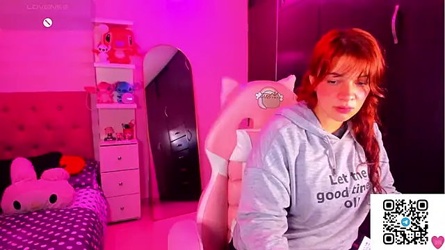 Snapshot of Vannessa__Shy chatting on March 3, 2026, 2:28 am Vannessa Shy online show from March 3, 2026, 2:28 am