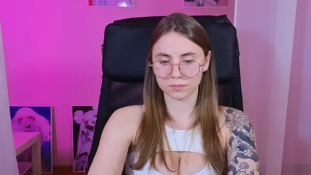 Snapshot of _AnnaStark_ chatting on December 19, 2024, 12:02 am AnnaStark online show from December 19, 2024, 12:02 am