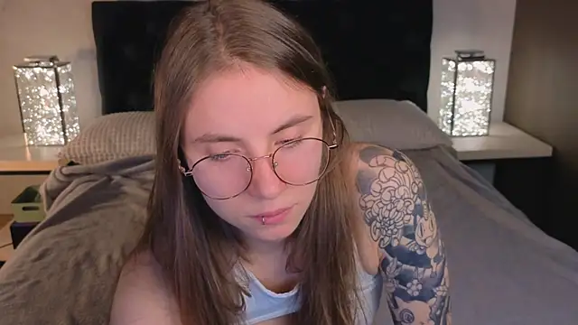 Snapshot of _AnnaStark_ chatting on September 19, 2025, 8:20 pm AnnaStark online show from September 19, 2025, 8:20 pm