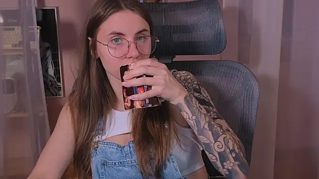 Snapshot of _AnnaStark_ chatting on November 5, 2025, 6:41 pm AnnaStark online show from November 5, 2025, 6:41 pm