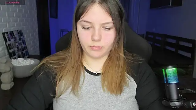 Snapshot of XNirvanaX chatting on February 9, 2025, 2:06 am XNirvanaX online show from February 9, 2025, 2:06 am