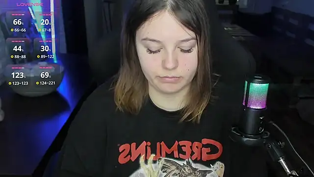 Snapshot of XNirvanaX chatting on October 4, 2025, 5:38 am XNirvanaX online show from October 4, 2025, 5:38 am