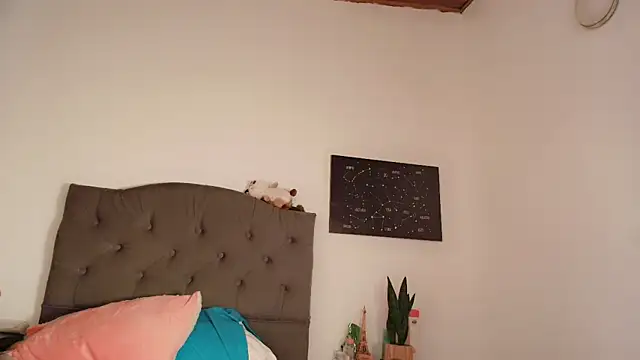 Snapshot of Irina_Grant chatting on December 3, 2024, 9:33 am Irina Grant online show from December 3, 2024, 9:33 am