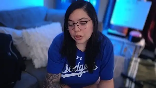 drizzypeach602 online show from May 6, 2026, 3:13 am