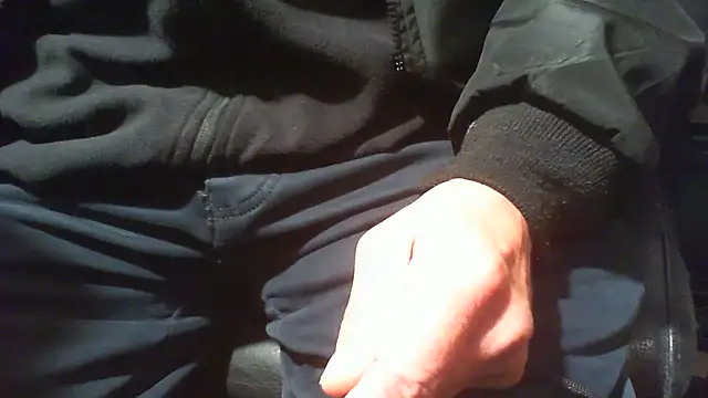 Snapshot of nonnomaturobisex chatting on October 31, 2025, 8:37 am nonnomaturobisex online show from October 31, 2025, 8:37 am