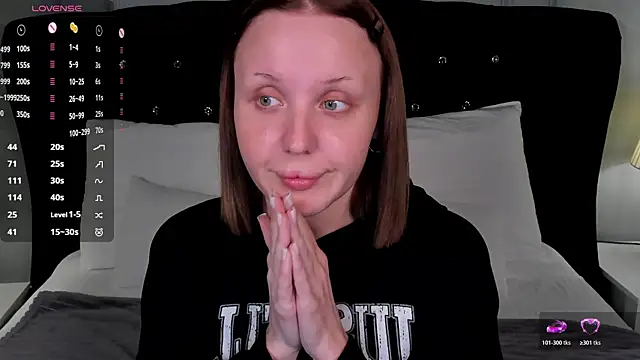 LianaFord online show from April 15, 2026, 4:30 am