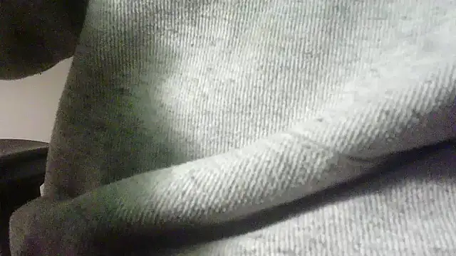 Snapshot of OralDesires2 chatting on December 24, 2024, 6:33 am OralDesires2 online show from December 24, 2024, 6:33 am