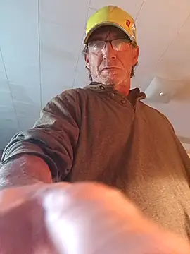 Snapshot of OralDesires2 chatting on October 17, 2025, 8:55 pm OralDesires2 online show from October 17, 2025, 8:55 pm