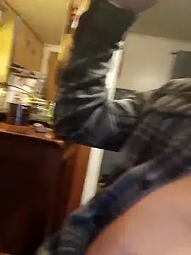 Snapshot of OralDesires2 chatting on November 5, 2025, 10:54 pm OralDesires2 online show from November 5, 2025, 10:54 pm