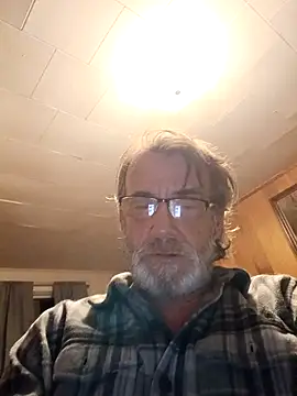 Snapshot of OralDesires2 chatting on November 21, 2025, 12:32 am OralDesires2 online show from November 21, 2025, 12:32 am