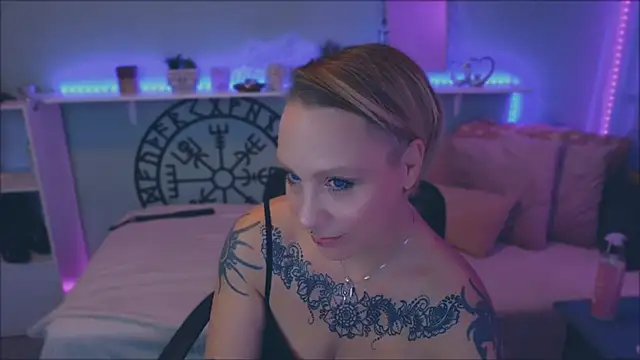 Snapshot of Jan_ina chatting on December 10, 2024, 5:00 pm Jan ina online show from December 10, 2024, 5:00 pm