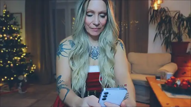 Snapshot of Jan_ina chatting on December 23, 2024, 6:37 pm Jan ina online show from December 23, 2024, 6:37 pm