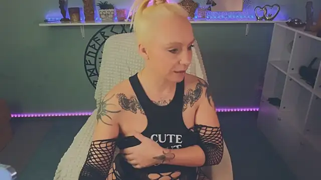 Snapshot of Jan_ina chatting on January 25, 2025, 7:28 am Jan ina online show from January 25, 2025, 7:28 am