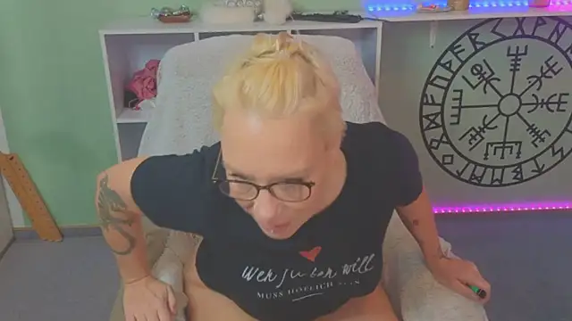 Snapshot of Jan_ina chatting on February 25, 2025, 9:09 am Jan ina online show from February 25, 2025, 9:09 am