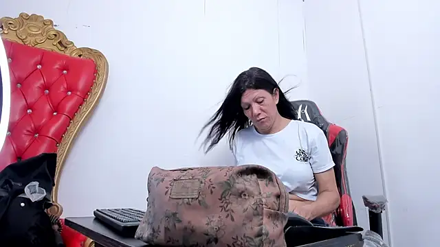 Cleopatra Trans online show from February 18, 2025, 11:55 am