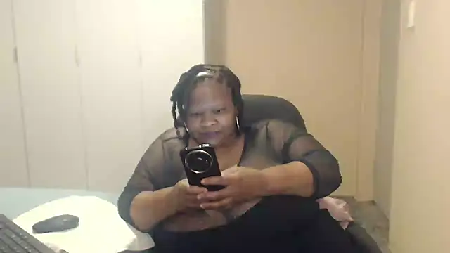 sweetnoziexx online show from September 24, 2025, 3:37 pm