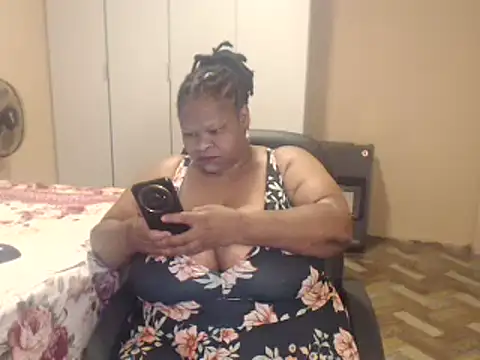 sweetnoziexx online show from April 15, 2026, 5:14 am