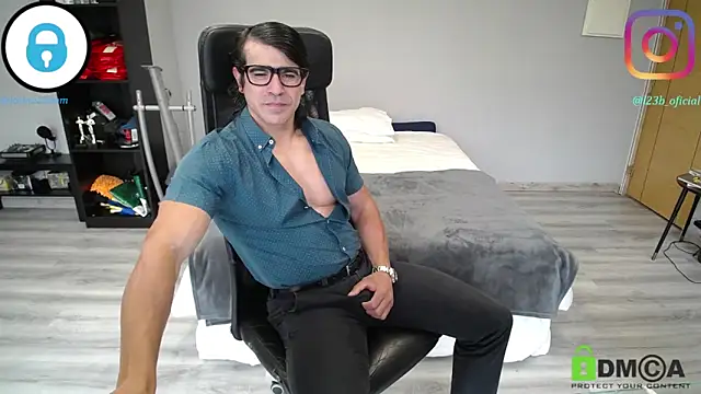 samricci21 online show from April 14, 2026, 10:54 am