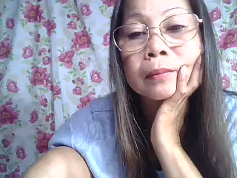 Snapshot of urwife_tobe chatting on January 11, 2025, 6:03 am urwife tobe online show from January 11, 2025, 6:03 am