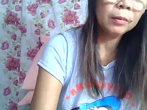 Snapshot of urwife_tobe chatting on January 11, 2025, 9:04 am urwife tobe online show from January 11, 2025, 9:04 am