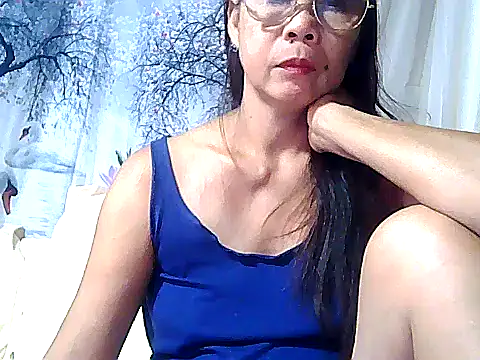 Snapshot of urwife_tobe chatting on September 22, 2025, 1:02 pm urwife tobe online show from September 22, 2025, 1:02 pm