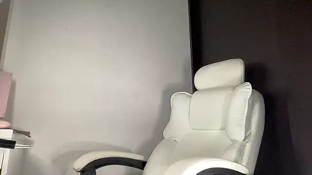 Snapshot of baby_natalie chatting on January 16, 2025, 9:16 am baby natalie online show from January 16, 2025, 9:16 am